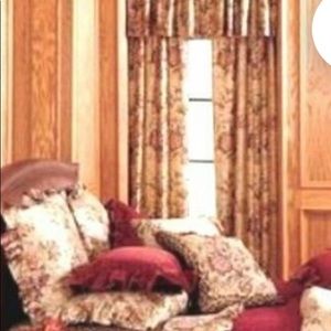 Ralph Lauren Home “Guinevere” King Pillowcases NWOT Set of 2